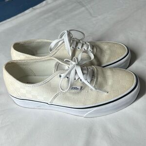 VANS - WOMENS SIZE 8